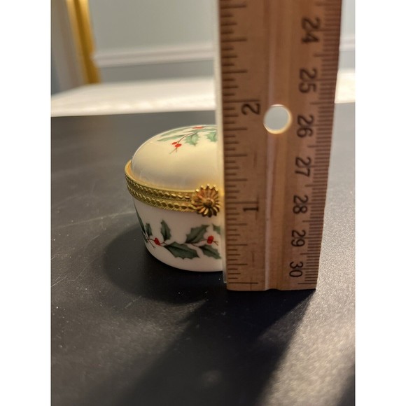 Lenox Trinket Box Hinged Lid Round Holiday Holly Berries Christmas Jewelry Jar - Picture 7 of 10